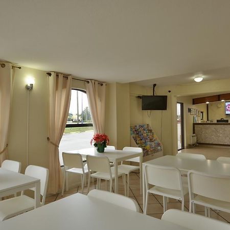 Country Hearth Inn- Киссимми Экстерьер фото